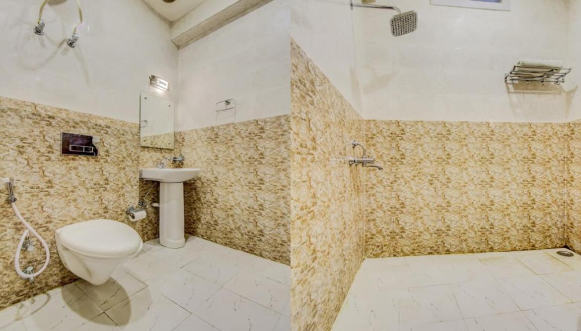 Hotel Blossom Rooms - Fully Ac Tājganj Kültér fotó