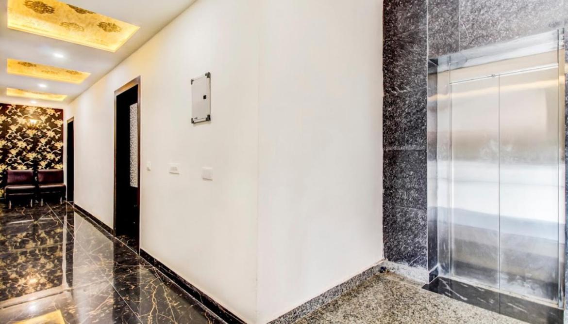 Hotel Blossom Rooms - Fully Ac Tājganj Kültér fotó